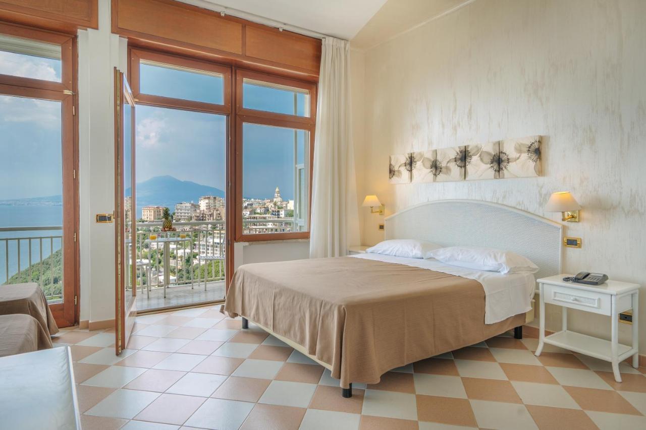 Grand Hotel Moon Valley Vico Equense Esterno foto