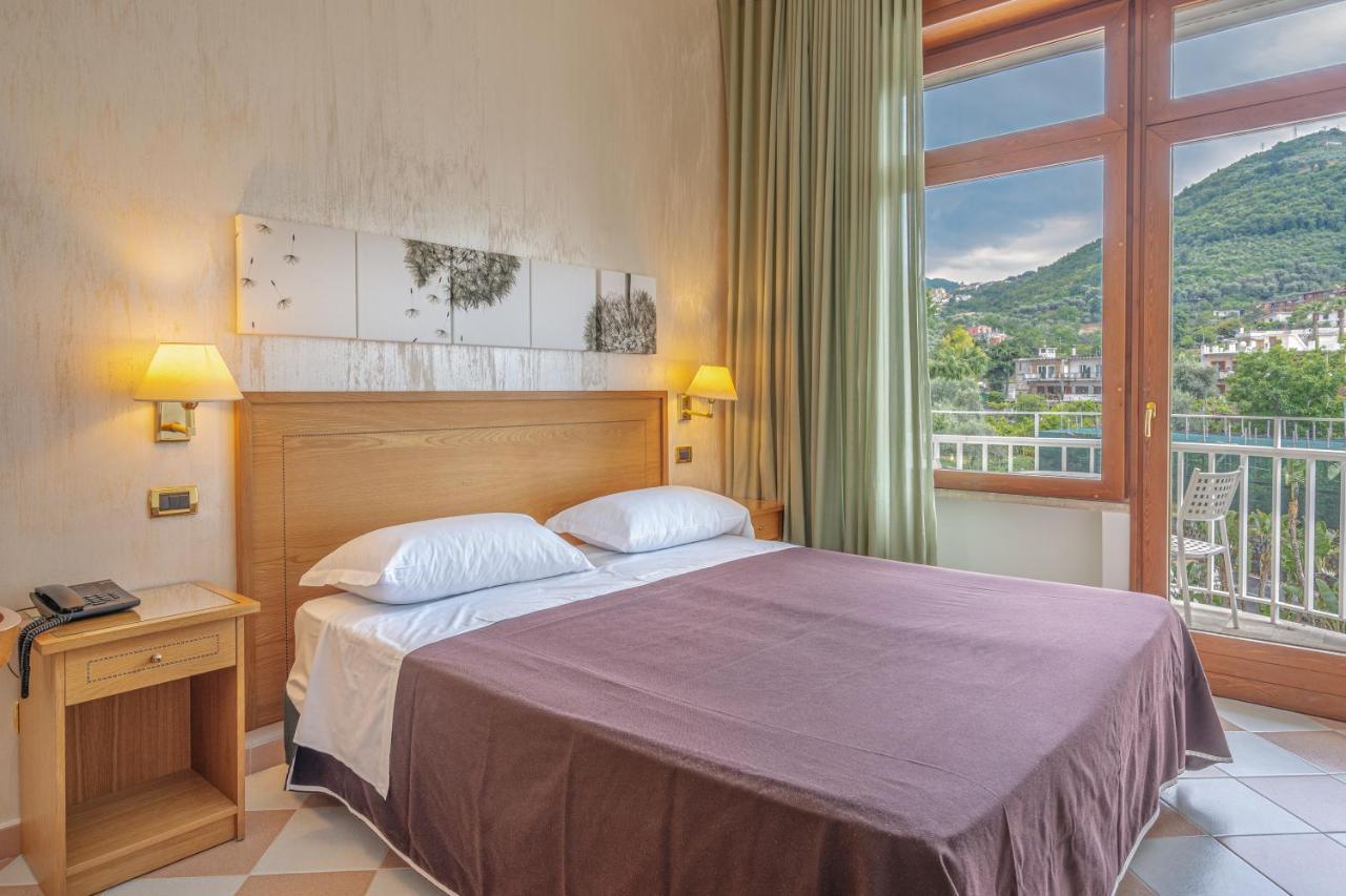 Grand Hotel Moon Valley Vico Equense Esterno foto