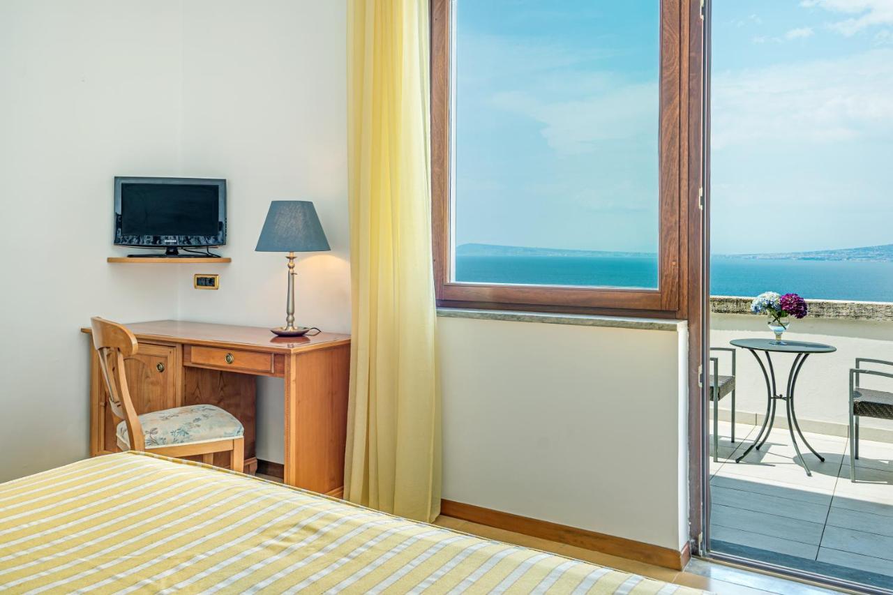 Grand Hotel Moon Valley Vico Equense Esterno foto