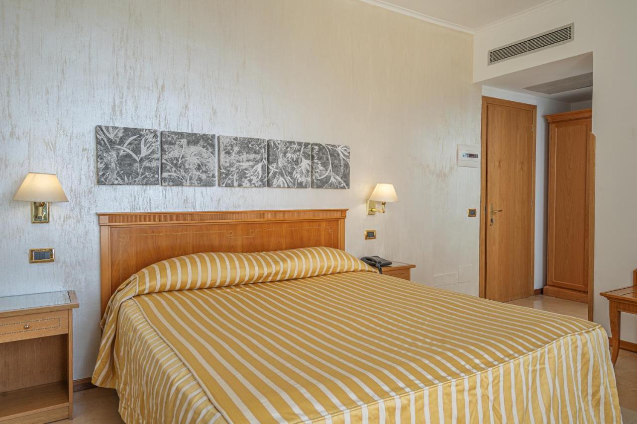 Grand Hotel Moon Valley Vico Equense Esterno foto