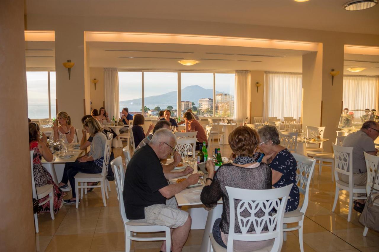 Grand Hotel Moon Valley Vico Equense Esterno foto