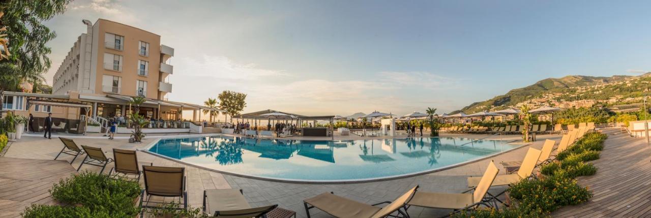 Grand Hotel Moon Valley Vico Equense Esterno foto
