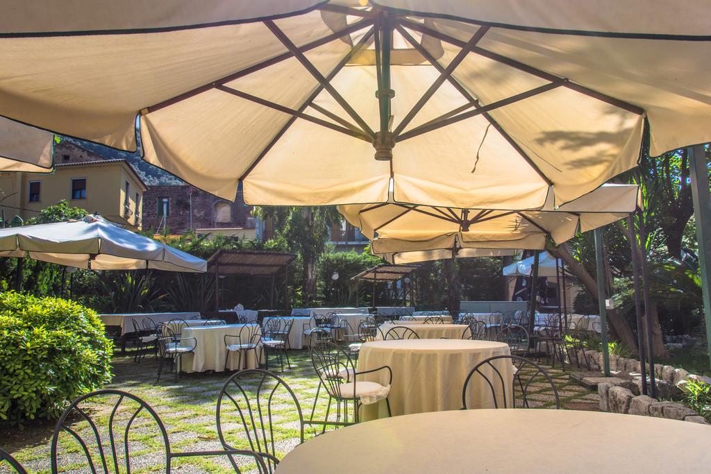 Grand Hotel Moon Valley Vico Equense Esterno foto