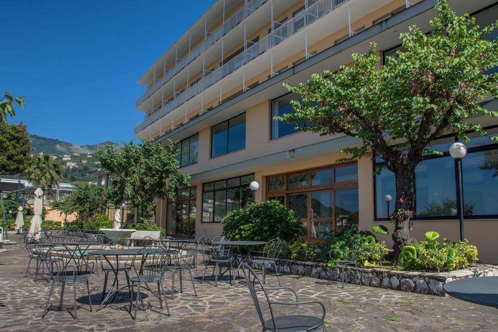 Grand Hotel Moon Valley Vico Equense Esterno foto