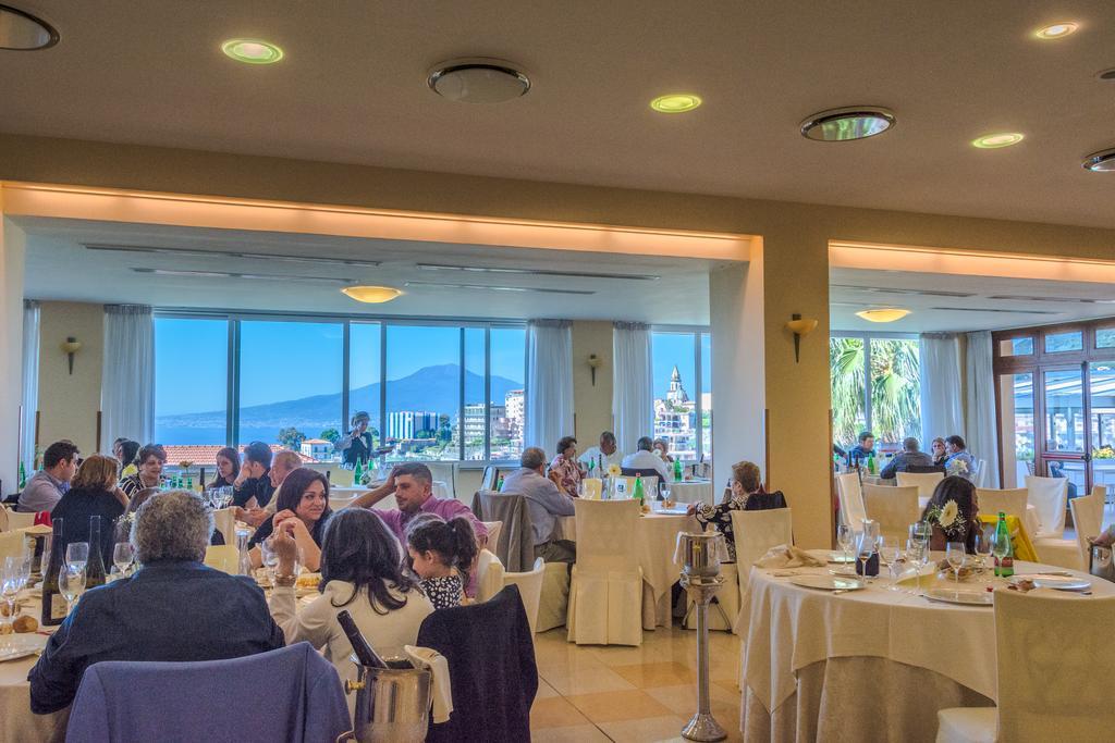 Grand Hotel Moon Valley Vico Equense Esterno foto
