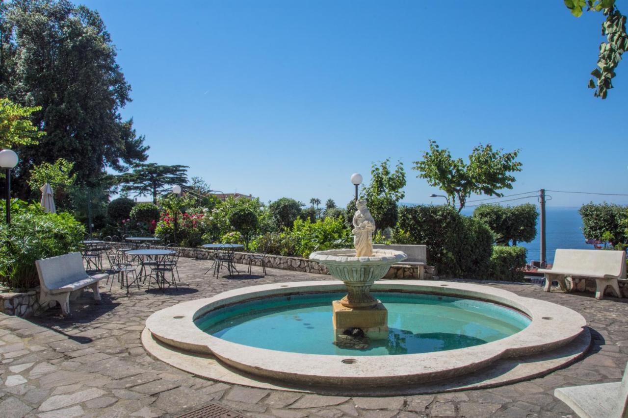 Grand Hotel Moon Valley Vico Equense Esterno foto